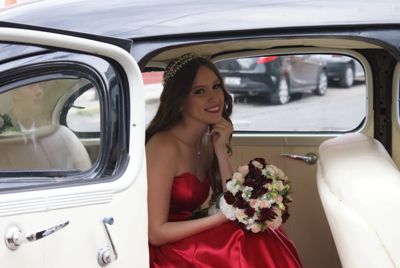 Cómo Hacer una Entrada de Quinceañera con Caballo, Carroza o Auto de Lujo